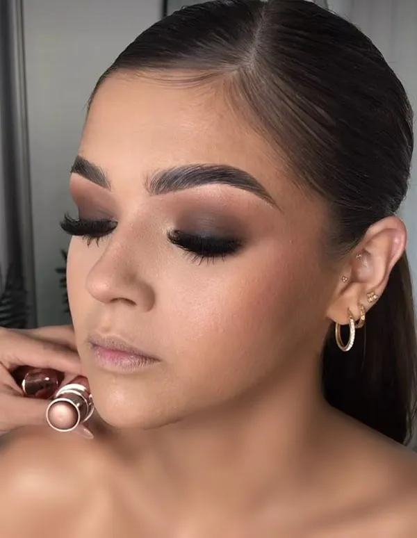 Smokey Light Makeup 23