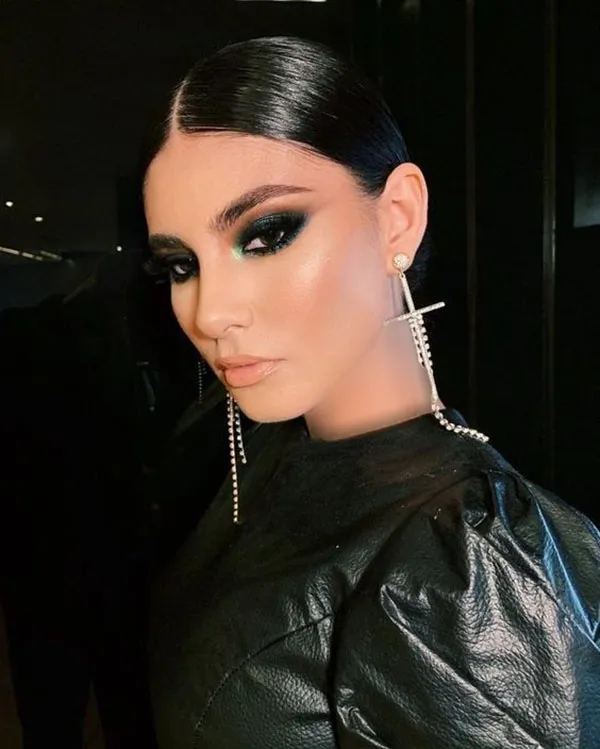 Smokey Light Makeup 26