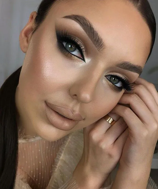 Smokey Light Makeup 28
