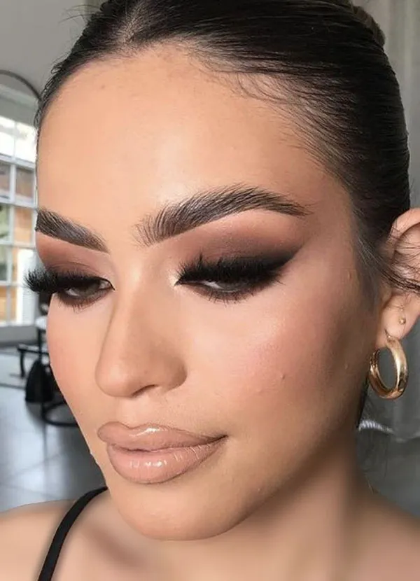 Smokey Light Makeup 29
