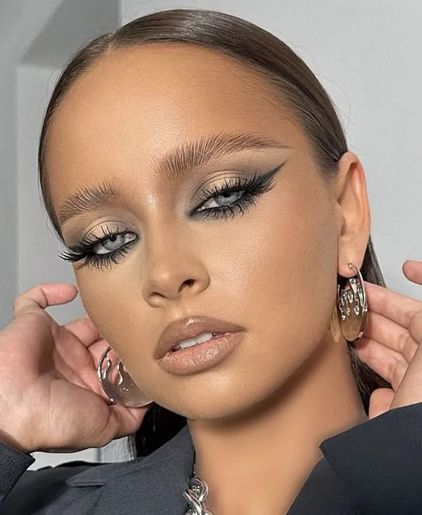 Smokey Light Makeup 6
