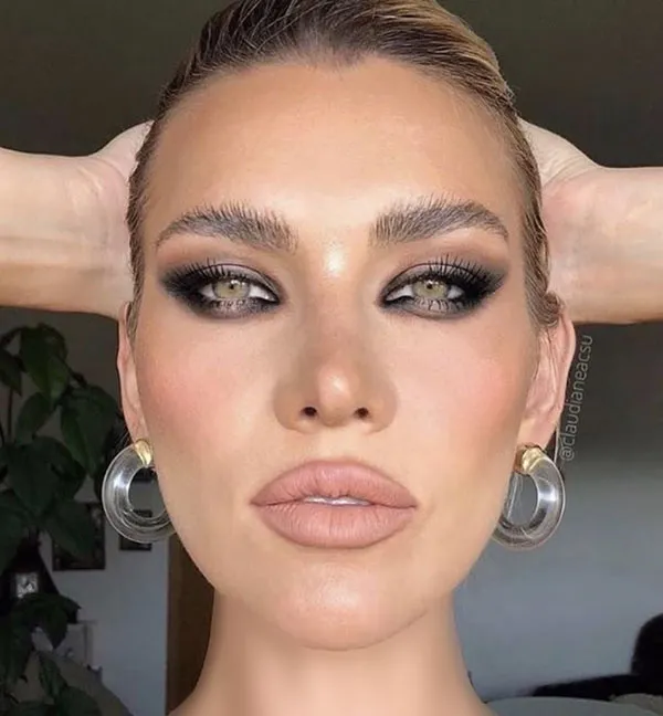 Smokey Light Makeup 7