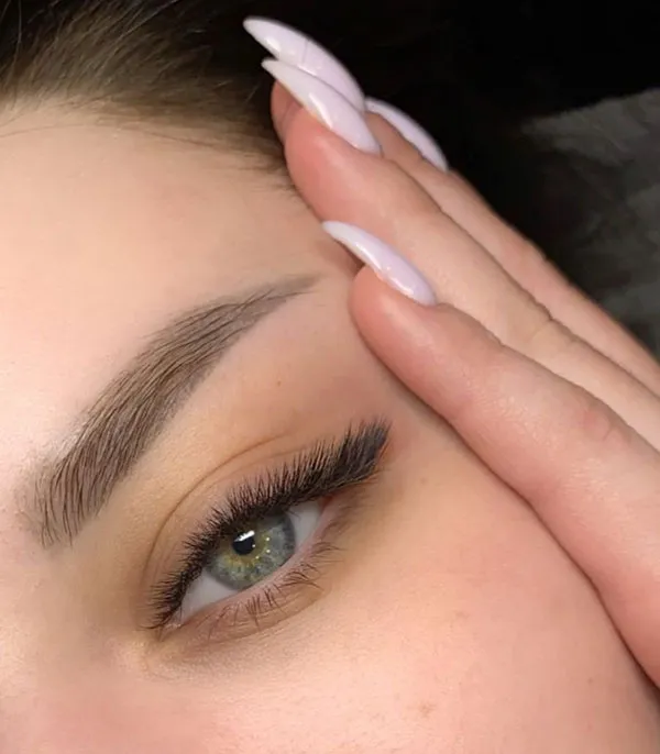 Straight and elongated eyebrow model 22