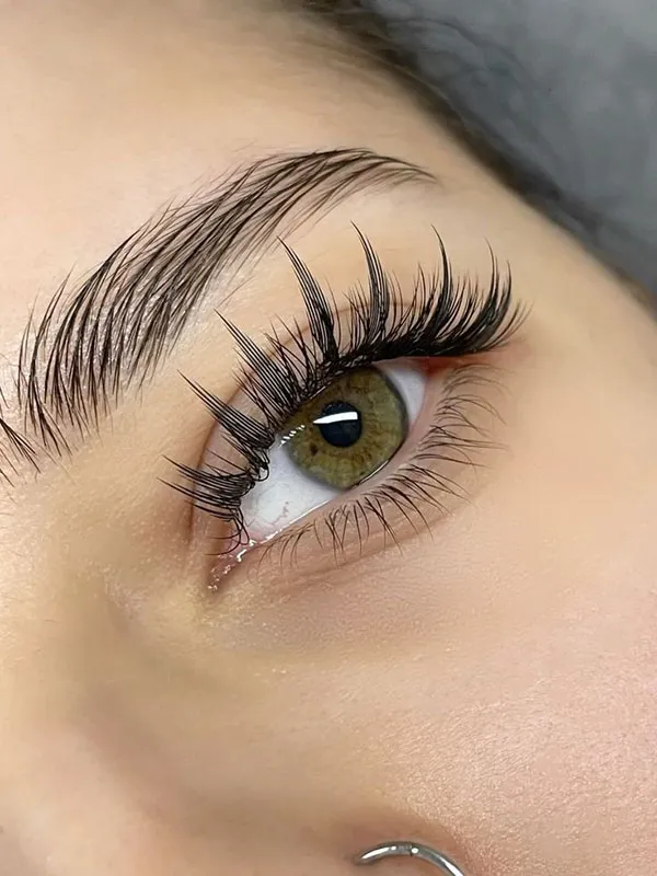 Straight and elongated eyebrow model 28