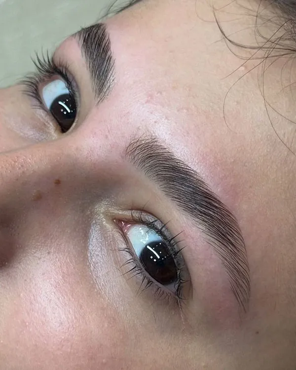 Straight and elongated eyebrow model 5