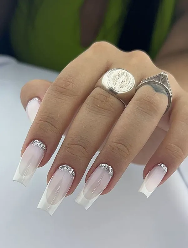 35 مدل ناخن فرنچ شیک سفید دخترونه؛ سادگی که همیشه لاکچری دیده میشه ! 16 Stylish white French nails 10