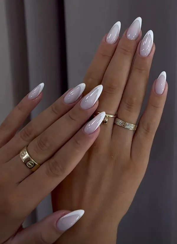 35 مدل ناخن فرنچ شیک سفید دخترونه؛ سادگی که همیشه لاکچری دیده میشه ! 19 Stylish white French nails 12