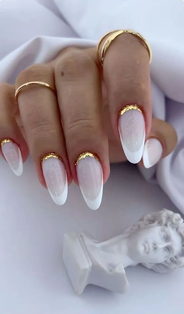 35 مدل ناخن فرنچ شیک سفید دخترونه؛ سادگی که همیشه لاکچری دیده میشه ! 23 Stylish white French nails 18