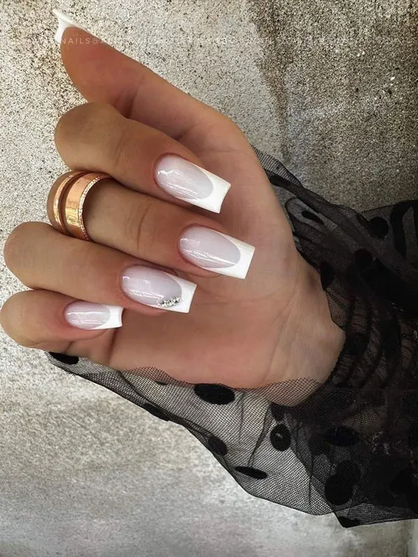 35 مدل ناخن فرنچ شیک سفید دخترونه؛ سادگی که همیشه لاکچری دیده میشه ! 24 Stylish white French nails 20