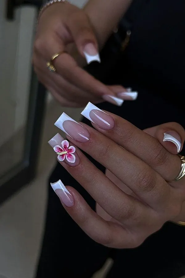 35 مدل ناخن فرنچ شیک سفید دخترونه؛ سادگی که همیشه لاکچری دیده میشه ! 26 Stylish white French nails 21