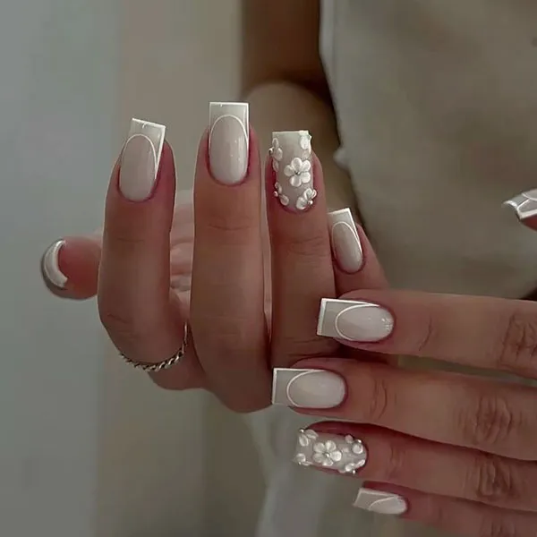 35 مدل ناخن فرنچ شیک سفید دخترونه؛ سادگی که همیشه لاکچری دیده میشه ! 28 Stylish white French nails 22