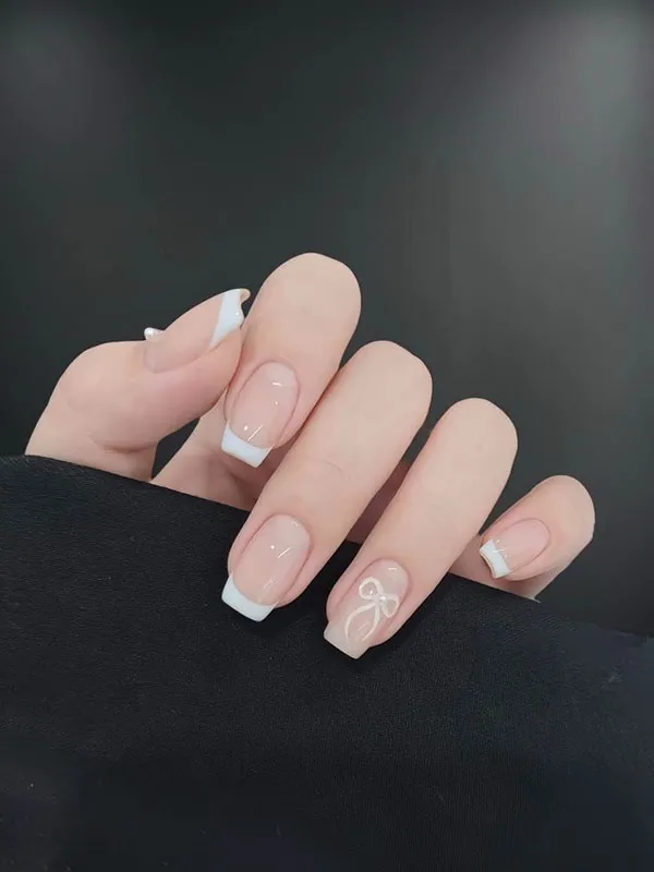 35 مدل ناخن فرنچ شیک سفید دخترونه؛ سادگی که همیشه لاکچری دیده میشه ! 31 Stylish white French nails 27