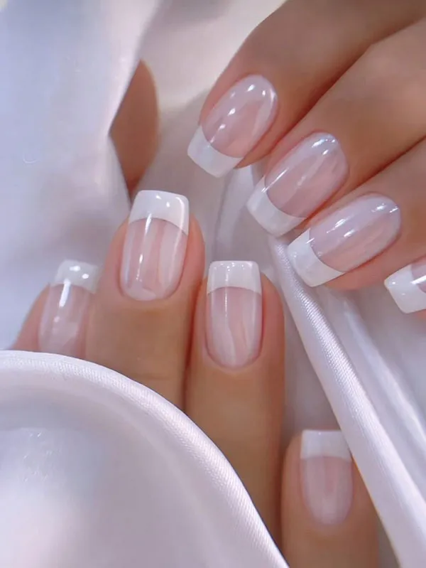 35 مدل ناخن فرنچ شیک سفید دخترونه؛ سادگی که همیشه لاکچری دیده میشه ! 14 Stylish white French nails 32