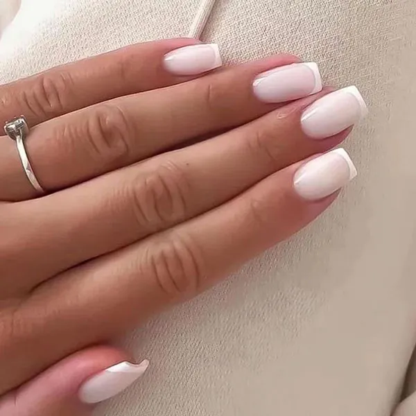35 مدل ناخن فرنچ شیک سفید دخترونه؛ سادگی که همیشه لاکچری دیده میشه ! 11 Stylish white French nails 7
