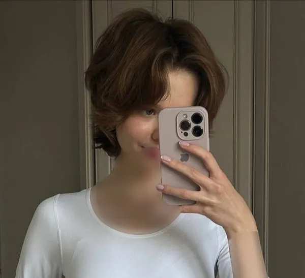 The latest short hairstyles for women 2025 11