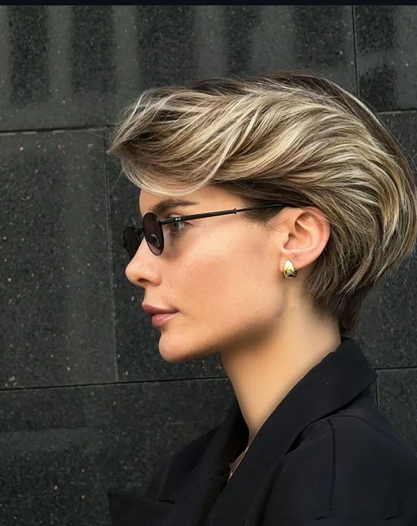 The latest short hairstyles for women 2025 23