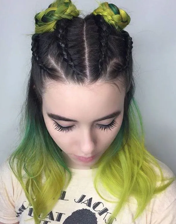 Tomato hairstyle with a middle parting 2