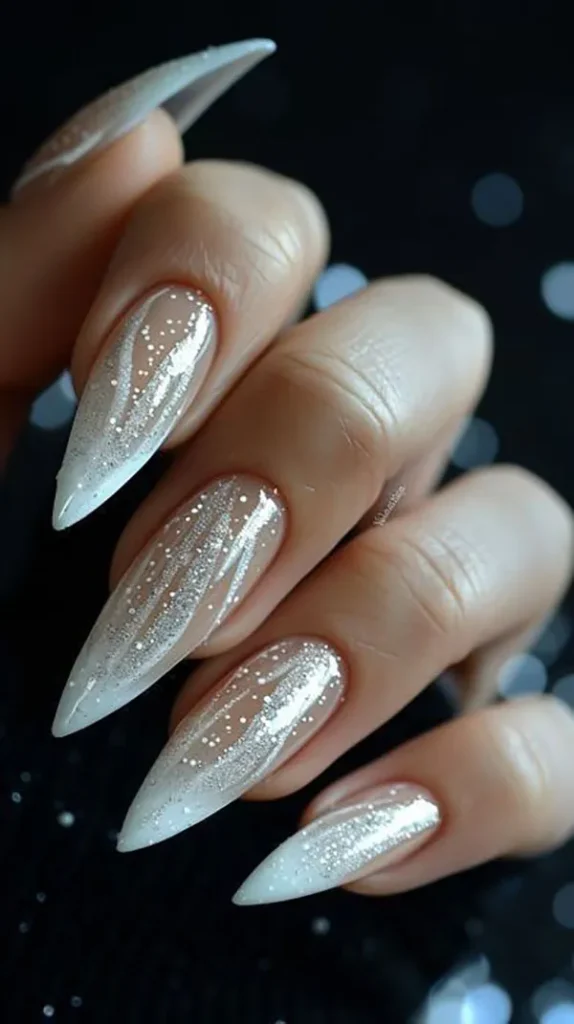 نمونه طرح ناخن عروس سفید اکلیلی | 35 انتخاب شیک و درخشان برای شب خاص تو ! 13 White bridal nail design with wreath 10
