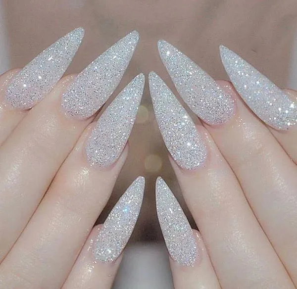 نمونه طرح ناخن عروس سفید اکلیلی | 35 انتخاب شیک و درخشان برای شب خاص تو ! 14 White bridal nail design with wreath 11