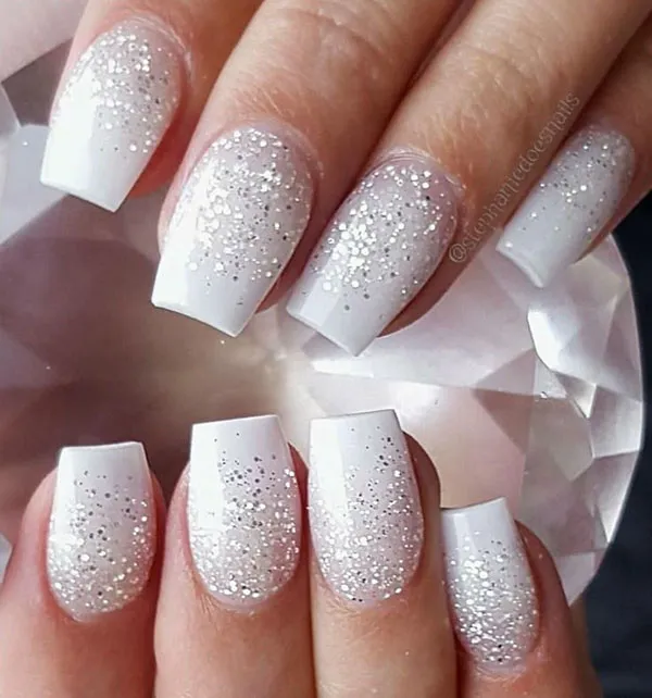 نمونه طرح ناخن عروس سفید اکلیلی | 35 انتخاب شیک و درخشان برای شب خاص تو ! 15 White bridal nail design with wreath 13