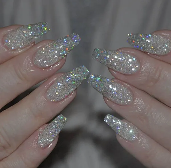 نمونه طرح ناخن عروس سفید اکلیلی | 35 انتخاب شیک و درخشان برای شب خاص تو ! 18 White bridal nail design with wreath 16