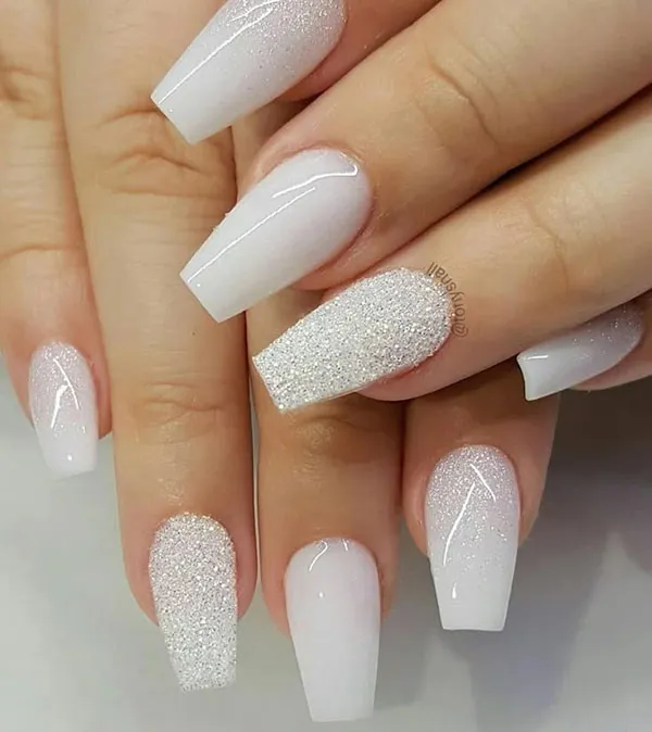 نمونه طرح ناخن عروس سفید اکلیلی | 35 انتخاب شیک و درخشان برای شب خاص تو ! 5 White bridal nail design with wreath 2
