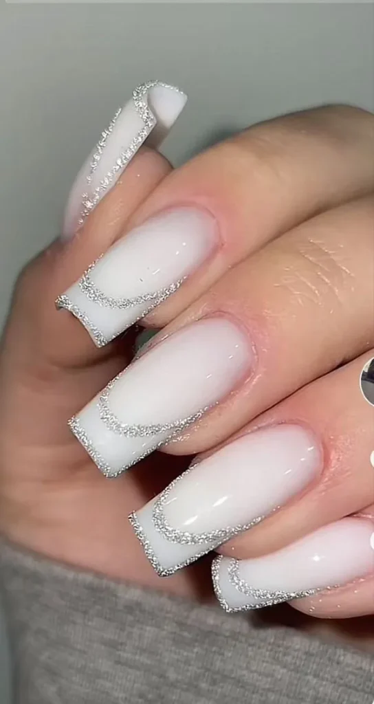 نمونه طرح ناخن عروس سفید اکلیلی | 35 انتخاب شیک و درخشان برای شب خاص تو ! 35 White bridal nail design with wreath 24