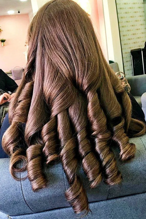 39 مدل مو فر درشت باز مجلسی زنانه | شیک، حجیم و فوقجذاب! 5 Womens loose curly hairstyle 1