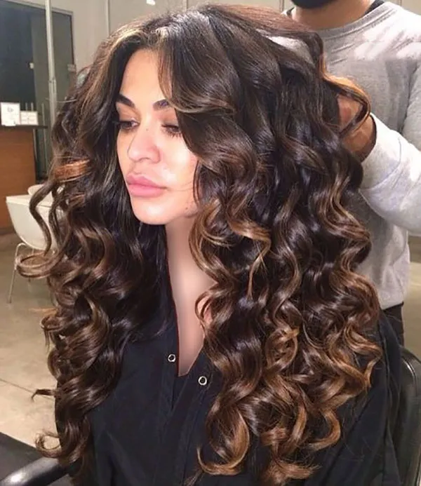 39 مدل مو فر درشت باز مجلسی زنانه | شیک، حجیم و فوقجذاب! 9 Womens loose curly hairstyle 6