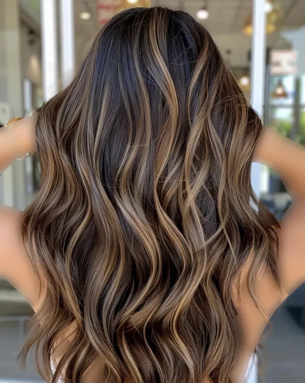 رنگ مو هایلایت تیره و روشن | 30 ترکیب خاص برای موهای جذاب و استایلی متفاوت 19 hair highlight dark light diakoland photo 17