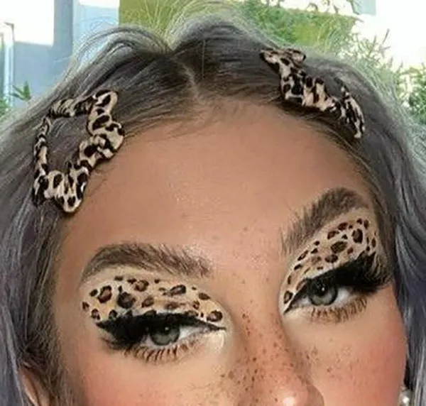 leopard shadow 17