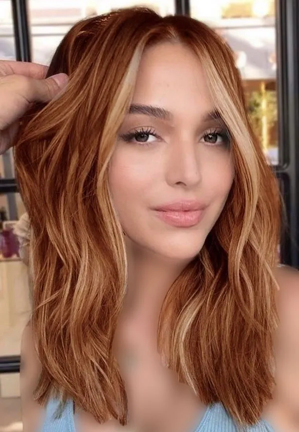 مدل رنگ مو کهربایی دخترانه؛ ترند گرم و درخشان 2025 26 Amber hair color 23