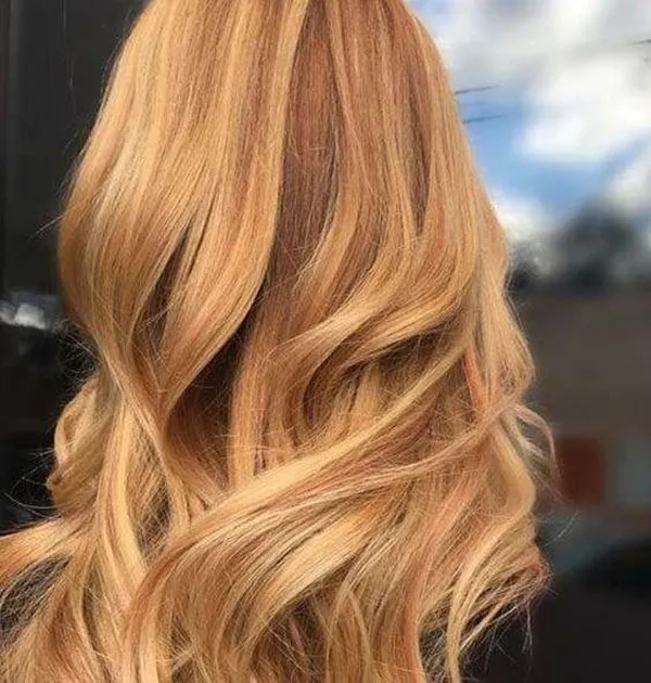 مدل رنگ مو کهربایی دخترانه؛ ترند گرم و درخشان 2025 12 Amber hair color 9