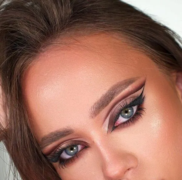 Attractive eye makeup photo 1