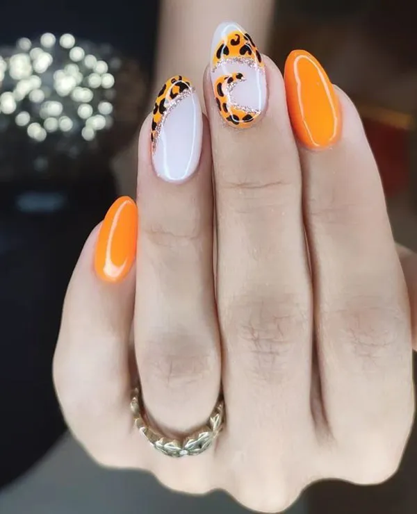 Autumn nail art model 30