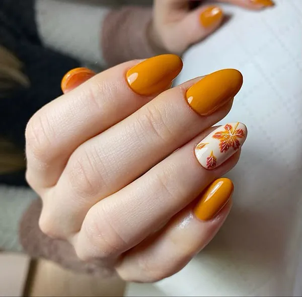 Autumn nail art model 9