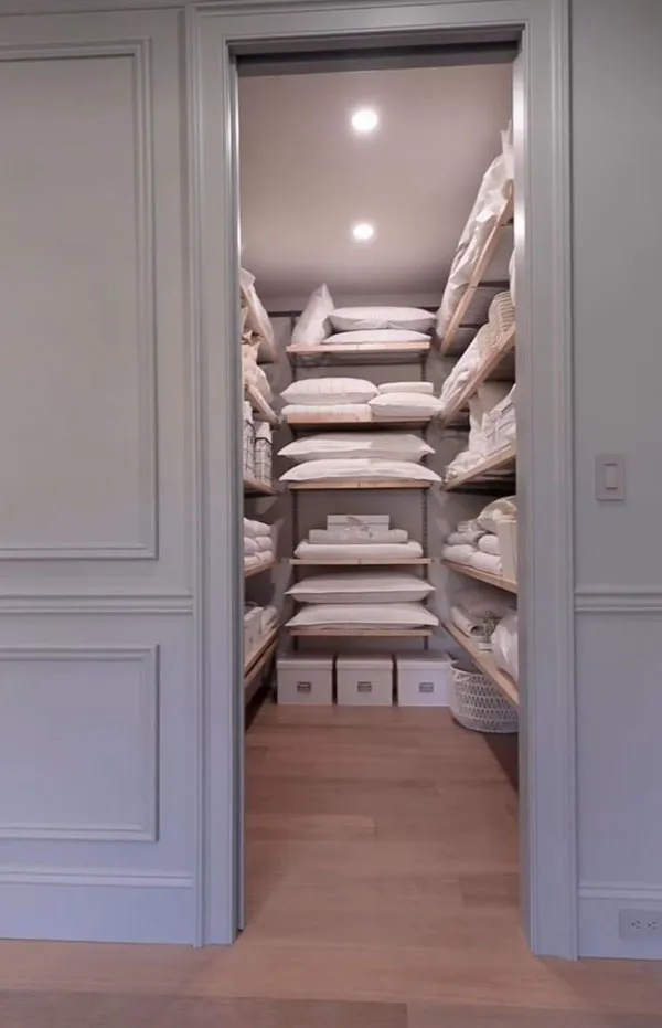 Bridal bedroom wardrobe arrangement 4