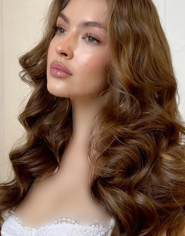 37 مدل رنگ مو خرمایی طبیعی؛ ایدههایی که به هر پوستی میاد! 33 Brown hair color 27