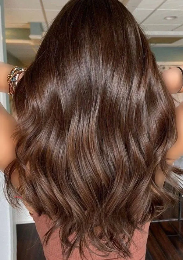 37 مدل رنگ مو خرمایی طبیعی؛ ایدههایی که به هر پوستی میاد! 6 Brown hair color 29