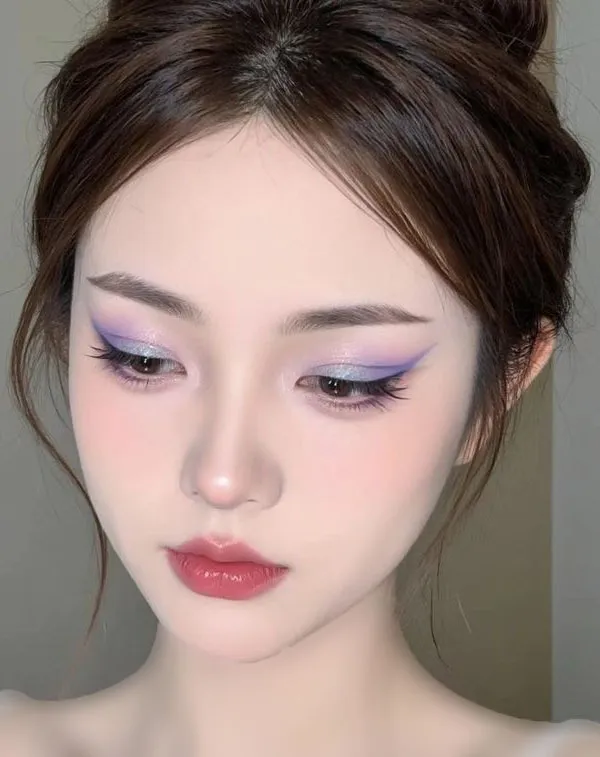 مدل میکاپ چینی دخترانه 2025؛ از لبهای گیلاسی تا رژگونه بامزه! 17 Chinese makeup 14