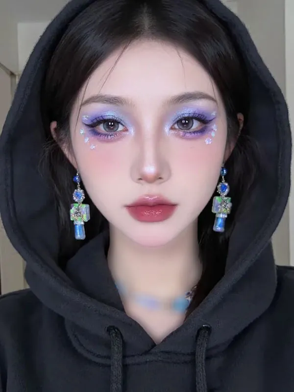 مدل میکاپ چینی دخترانه 2025؛ از لبهای گیلاسی تا رژگونه بامزه! 27 Chinese makeup 25