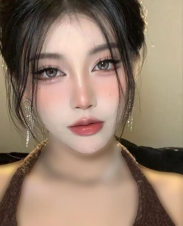 مدل میکاپ چینی دخترانه 2025؛ از لبهای گیلاسی تا رژگونه بامزه! 29 Chinese makeup 27