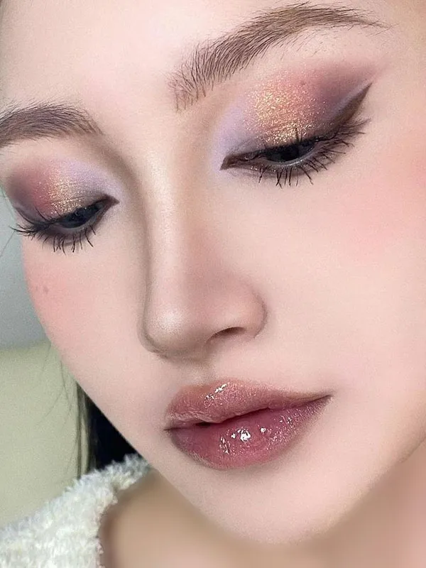مدل میکاپ چینی دخترانه 2025؛ از لبهای گیلاسی تا رژگونه بامزه! 30 Chinese makeup 28