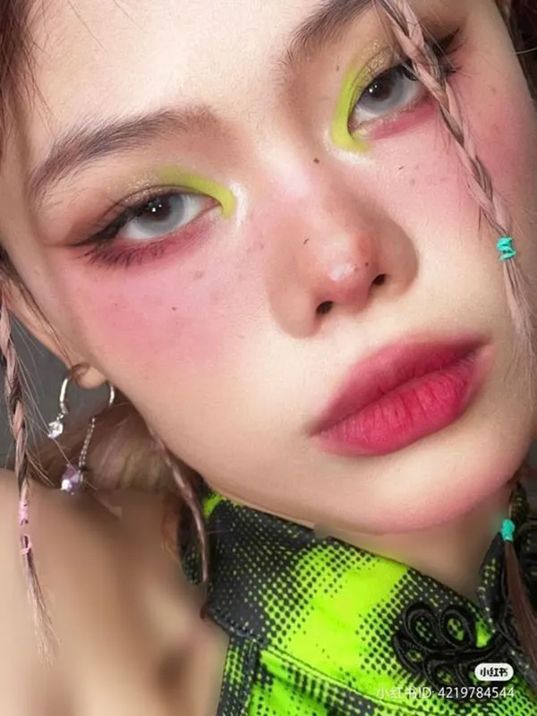 مدل میکاپ چینی دخترانه 2025؛ از لبهای گیلاسی تا رژگونه بامزه! 31 Chinese makeup 29
