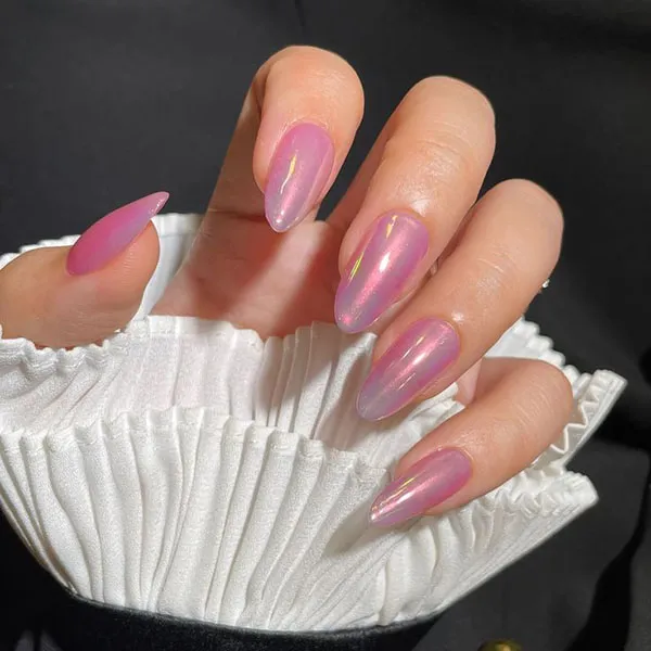 35 مدل ناخن صورتی کروم؛ ترندی که استایل دخترونت رو رویایی میکنه! 5 Chrome pink nails 1