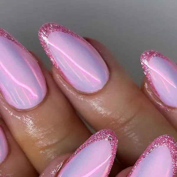 35 مدل ناخن صورتی کروم؛ ترندی که استایل دخترونت رو رویایی میکنه! 17 Chrome pink nails 11
