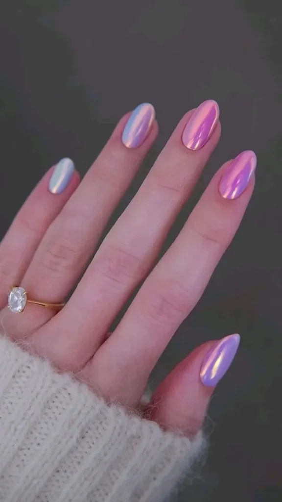 35 مدل ناخن صورتی کروم؛ ترندی که استایل دخترونت رو رویایی میکنه! 23 Chrome pink nails 17