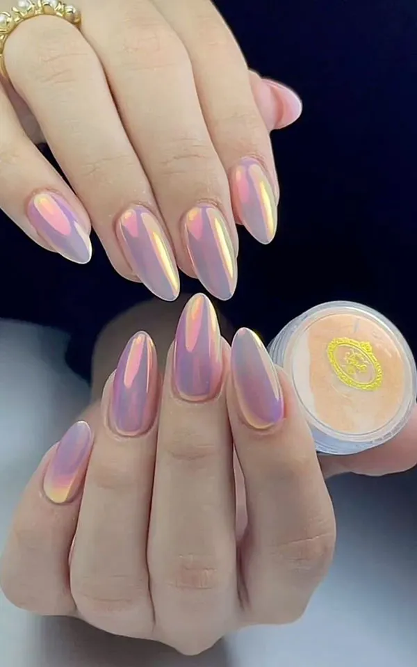 35 مدل ناخن صورتی کروم؛ ترندی که استایل دخترونت رو رویایی میکنه! 25 Chrome pink nails 18