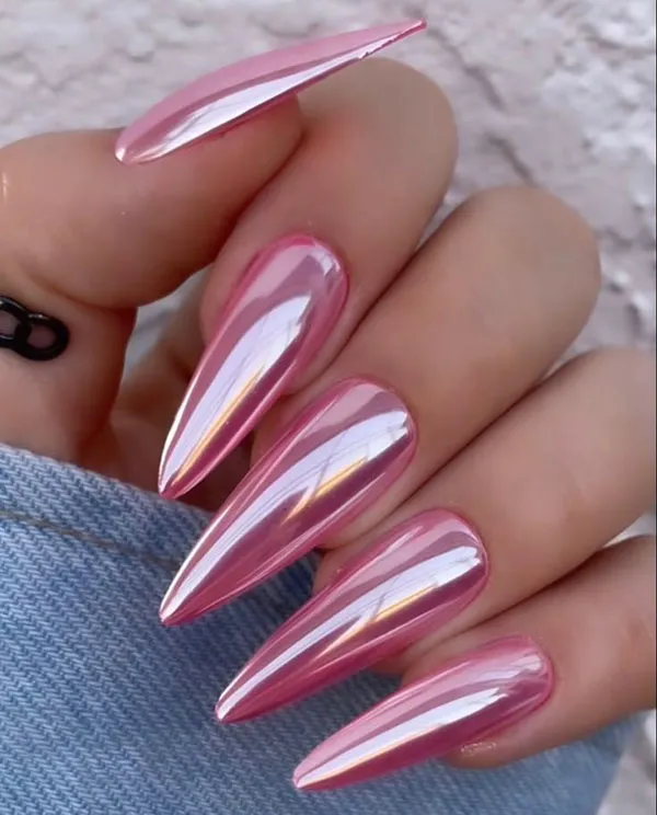 35 مدل ناخن صورتی کروم؛ ترندی که استایل دخترونت رو رویایی میکنه! 4 Chrome pink nails 2