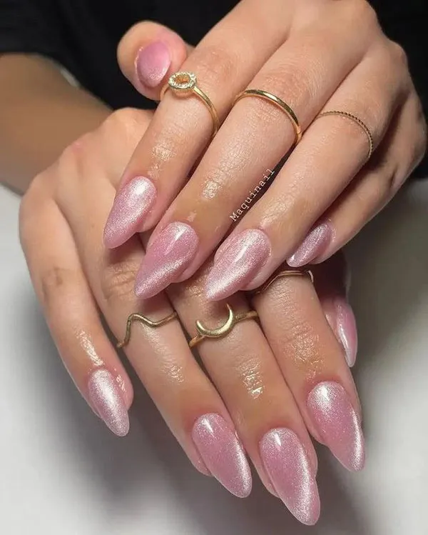 35 مدل ناخن صورتی کروم؛ ترندی که استایل دخترونت رو رویایی میکنه! 27 Chrome pink nails 22